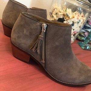 Vionic grey suede booties